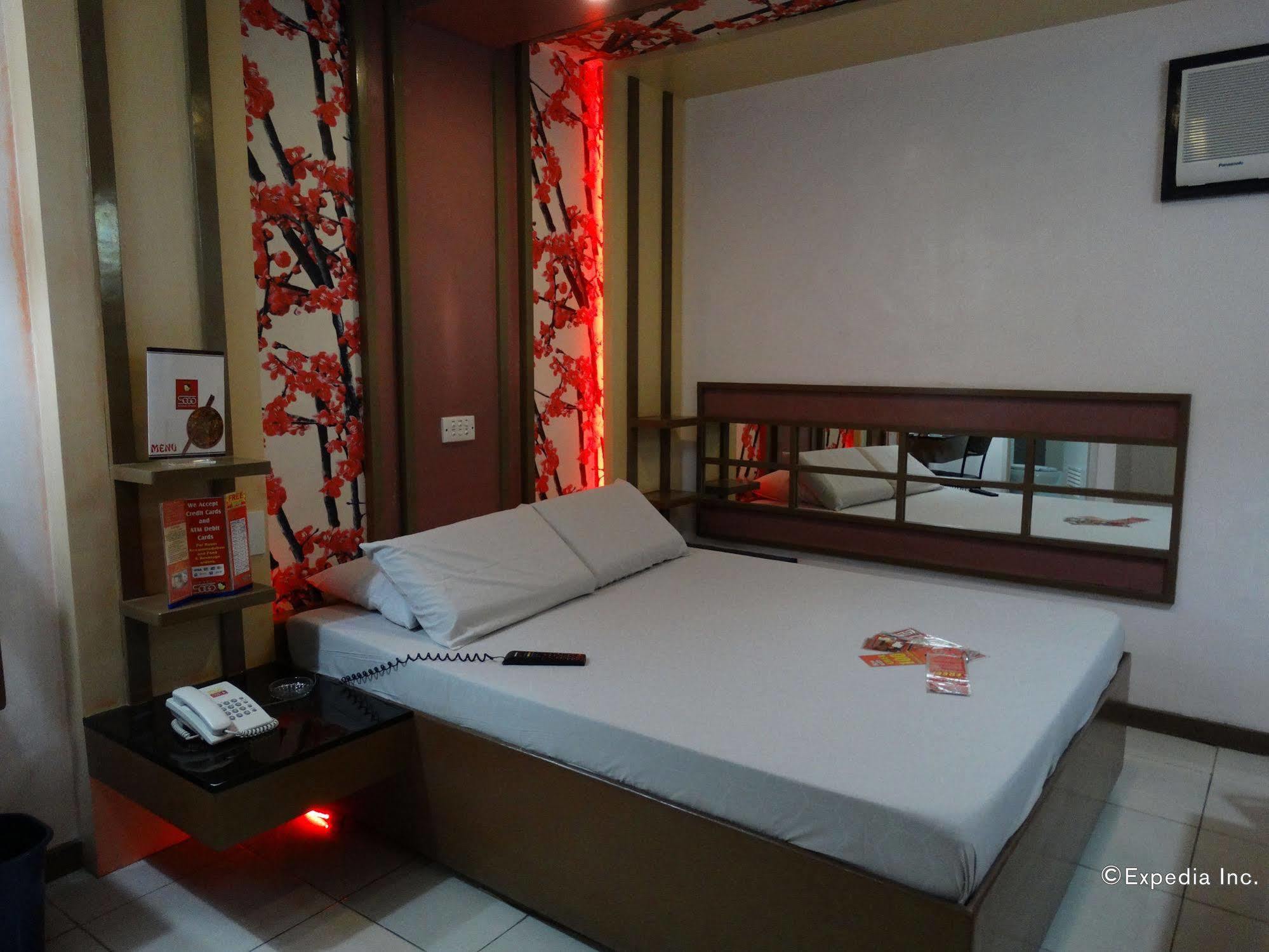 Hotel Sogo Buendia Pasay Exterior foto